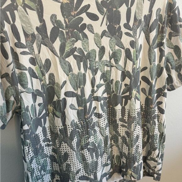 RARE Lululemon Athletica Cactus print top - Picture 3 of 4